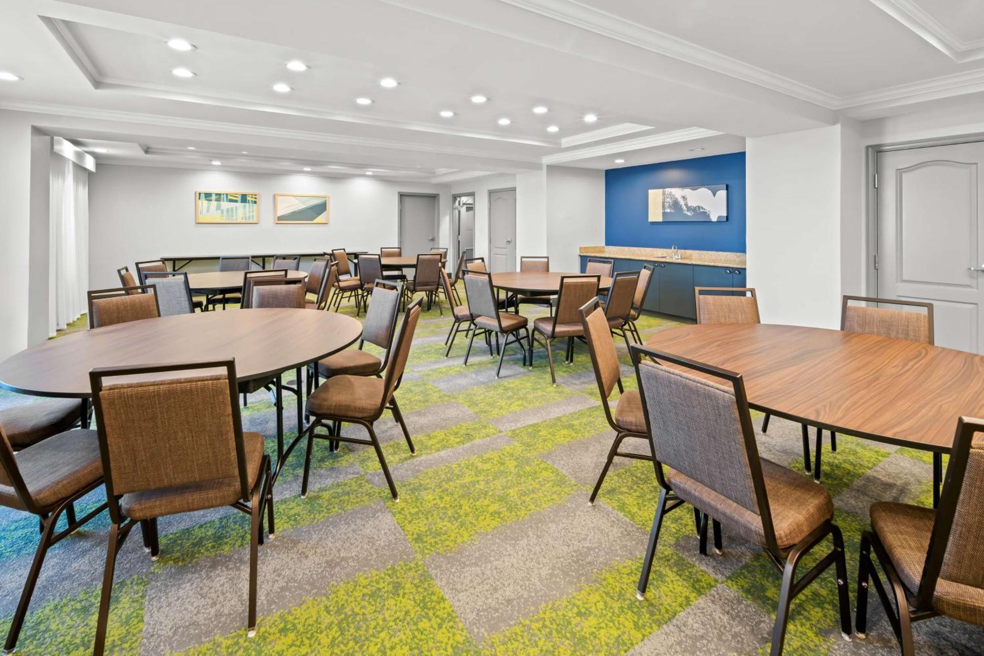 Spark By Hilton Woodbridge Exterior foto